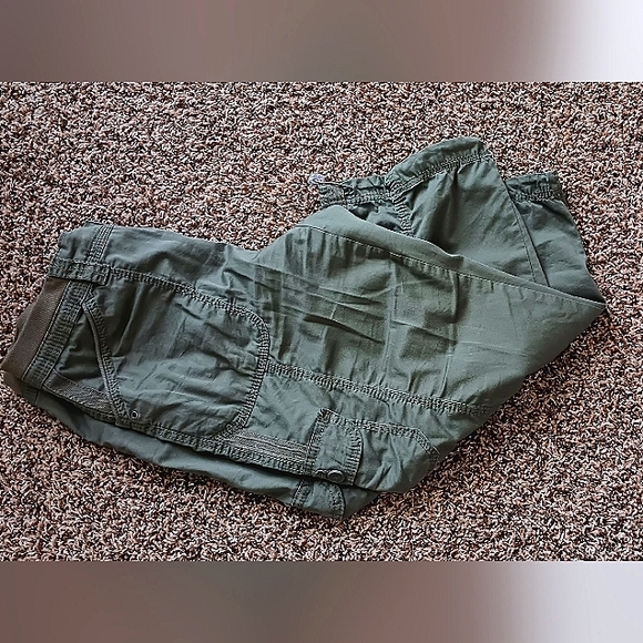 Style & Co Capris Army Green sz 6 EUC - Picture 3 of 4